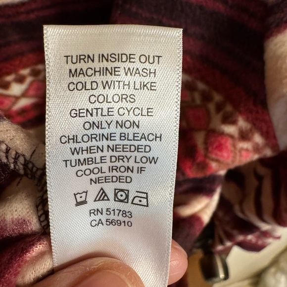 New with tags, ladies size XXL fleece pullover from Maurices with 1/4 zip. - Picture 5 of 15